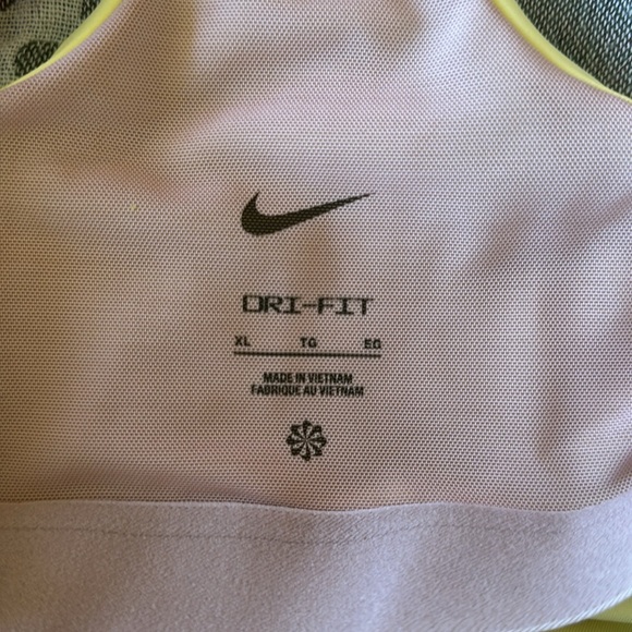 ☀️🏃🏼♀️➡️NWT Nike training athletic sport top with built in bra large - Picture 4 of 11